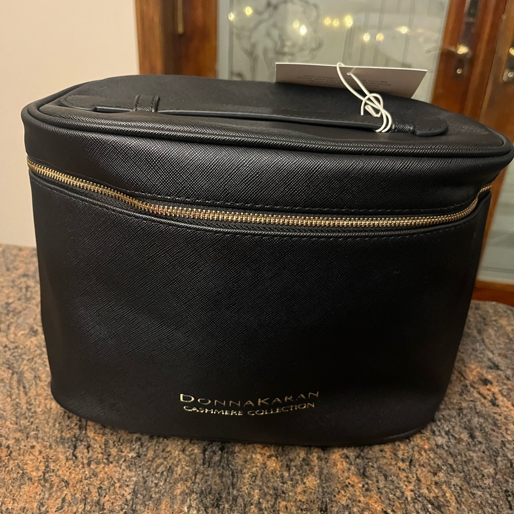 Donna Karan Black Cashmere Collection Cosmetic Vanity Trunk. New With Tags!